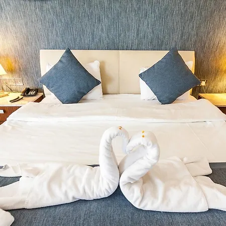 Port View 3* 파마구스타